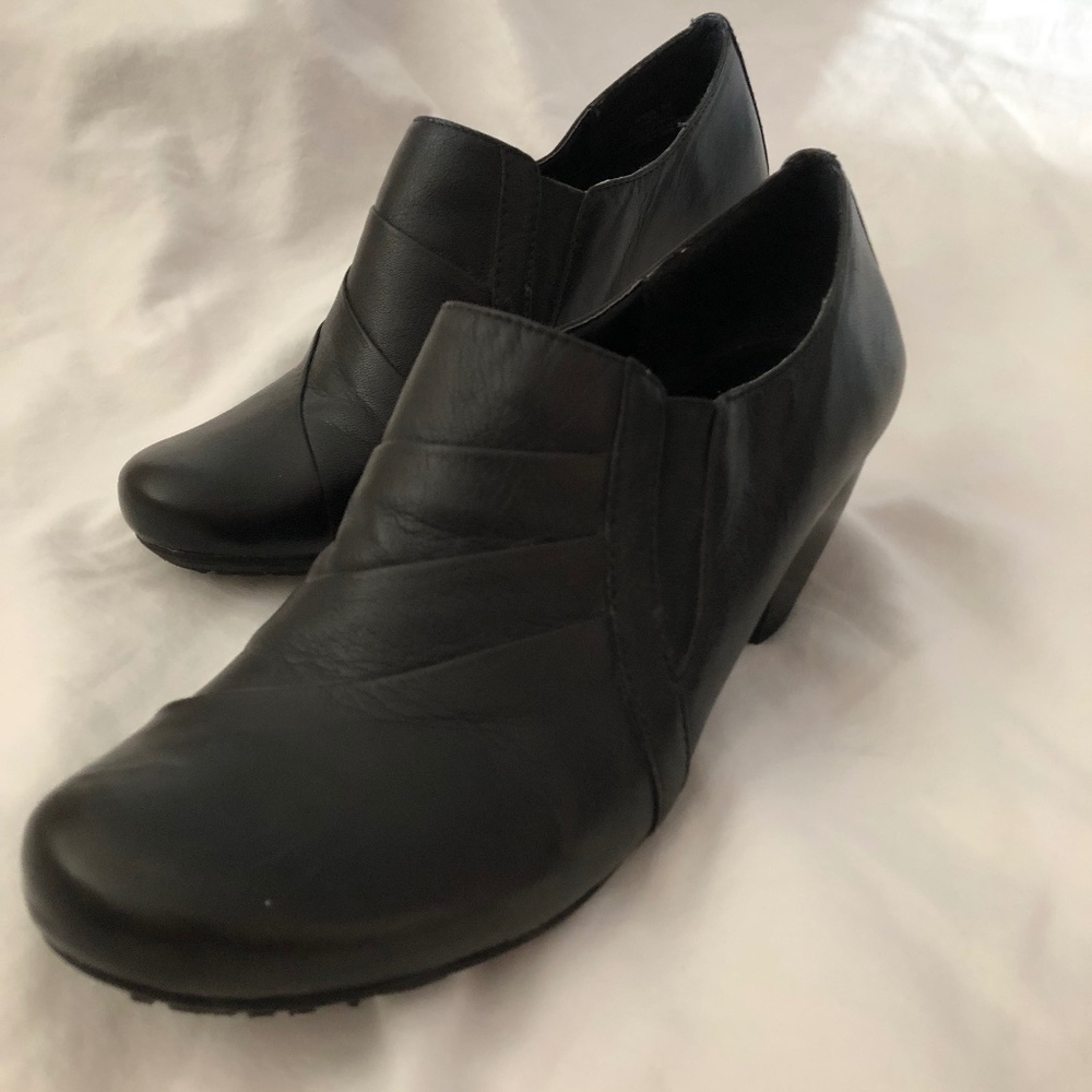 Women’s Shoe-boot Size 8